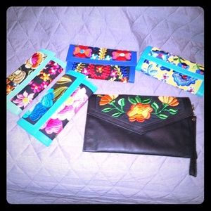 Wallet . embroidered Mexican
